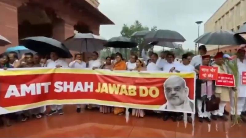 विपक्षी सांसदों ने छात्र आंदोलन और एफसीआरए बिल पर गृहमंत्री अमित शाह विपक्षी सांसदों ने छात्र आंदोलन और एफसीआरए बिल पर गृहमंत्री अमित शाह
