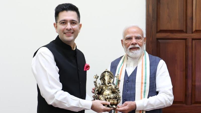 राघव चड्ढा ने पीएम मोदी को भेंट की भगवान गणेश की मूर्ति, बोले-एक सुबह राघव चड्ढा ने पीएम मोदी को भेंट की भगवान गणेश की मूर्ति, बोले-एक सुबह