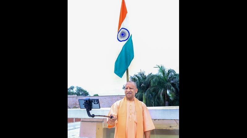 देशभर में आज से चलेगा 'हर घर तिरंगा' अभियान, सीएम योगी लखनऊ में देशभर में आज से चलेगा 'हर घर तिरंगा' अभियान, सीएम योगी लखनऊ में