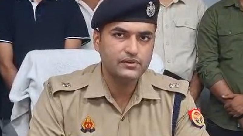 आगरा पुलिस ने 15 राज्यों में 2,500 लोगों के साथ धोखाधड़ी करने वाले एक आगरा पुलिस ने 15 राज्यों में 2,500 लोगों के साथ धोखाधड़ी करने वाले एक