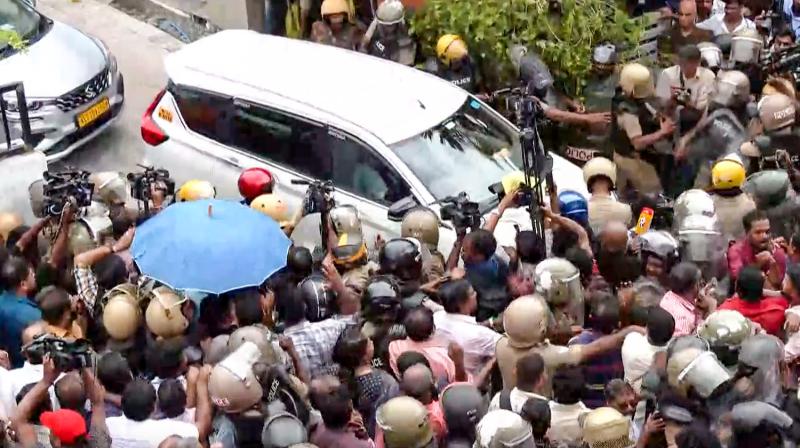 ईडी पर हमले मामले में 27वां आरोपी गिरफ्तार, एक अब भी फरार ईडी पर हमले मामले में 27वां आरोपी गिरफ्तार, एक अब भी फरार