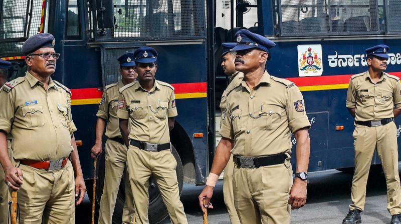 बेंगलुरु पुलिस की बड़ी कार्रवाई, अवैध रूप से रह रहे 105 बांग्लादेशी बेंगलुरु पुलिस की बड़ी कार्रवाई, अवैध रूप से रह रहे 105 बांग्लादेशी