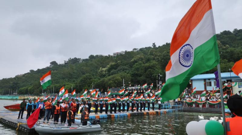 तिरंगे के रंग में रंगा भोपाल का बड़ा तालाब, सीएम मोहन यादव ने भी सराहा तिरंगे के रंग में रंगा भोपाल का बड़ा तालाब, सीएम मोहन यादव ने भी सराहा