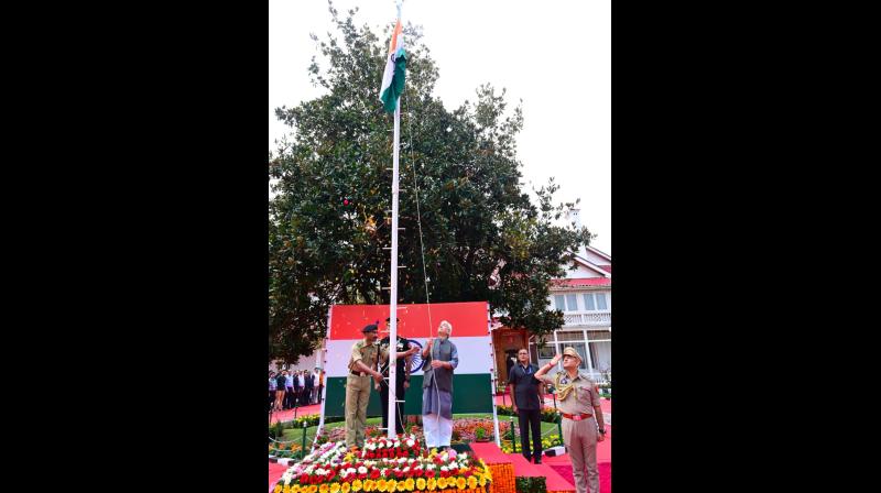 स्वतंत्रता दिवस पर मनोज सिन्हा और उमर अब्दुल्ला ने शहीदों को किया स्वतंत्रता दिवस पर मनोज सिन्हा और उमर अब्दुल्ला ने शहीदों को किया