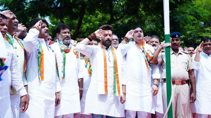 चिराग पासवान ने बिहार प्रदेश कार्यालय में किया ध्वजारोहण, बोले- चिराग पासवान ने बिहार प्रदेश कार्यालय में किया ध्वजारोहण, बोले-