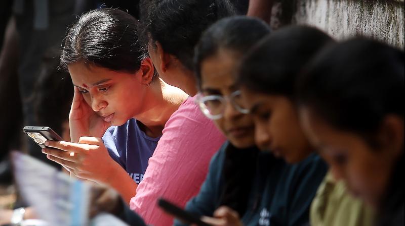 तमिलनाडु विधानसभा के प्रस्ताव के बावजूद चेन्नई में नीट विरोधी प्रदर्शन जारी तमिलनाडु विधानसभा के प्रस्ताव के बावजूद चेन्नई में नीट विरोधी प्रदर्शन जारी