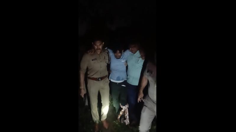 उत्तराखंड: देहरादून पुलिस ने मुठभेड़ के बाद एक बदमाश को गिरफ्तार उत्तराखंड: देहरादून पुलिस ने मुठभेड़ के बाद एक बदमाश को गिरफ्तार