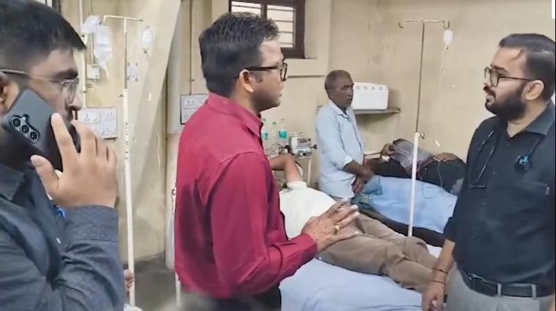 गुजरात: जहरीली शराब से मरने वालों की संख्या हुई सात, चार पुलिसकर्मी गुजरात: जहरीली शराब से मरने वालों की संख्या हुई सात, चार पुलिसकर्मी