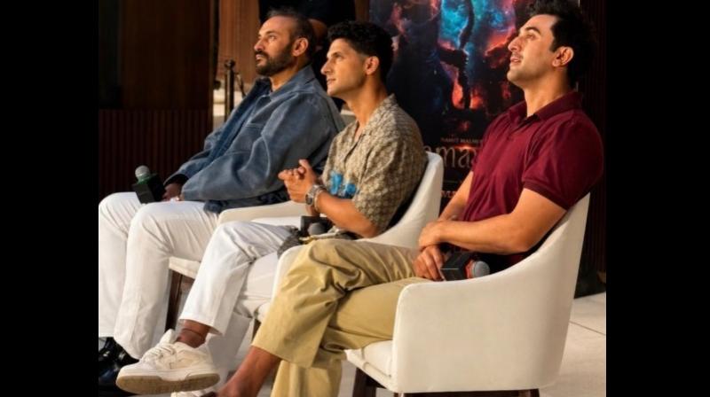 रवि दुबे ने 'रामायण' की टीम के साथ पोस्ट की तस्वीर, लिखा-अपने रास्ते रवि दुबे ने 'रामायण' की टीम के साथ पोस्ट की तस्वीर, लिखा-अपने रास्ते