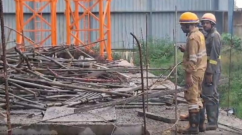 मथुरा में निर्माणाधीन मॉल की शटरिंग गिरने से तीन श्रमिकों की मौत, एक घायल मथुरा में निर्माणाधीन मॉल की शटरिंग गिरने से तीन श्रमिकों की मौत, एक घायल