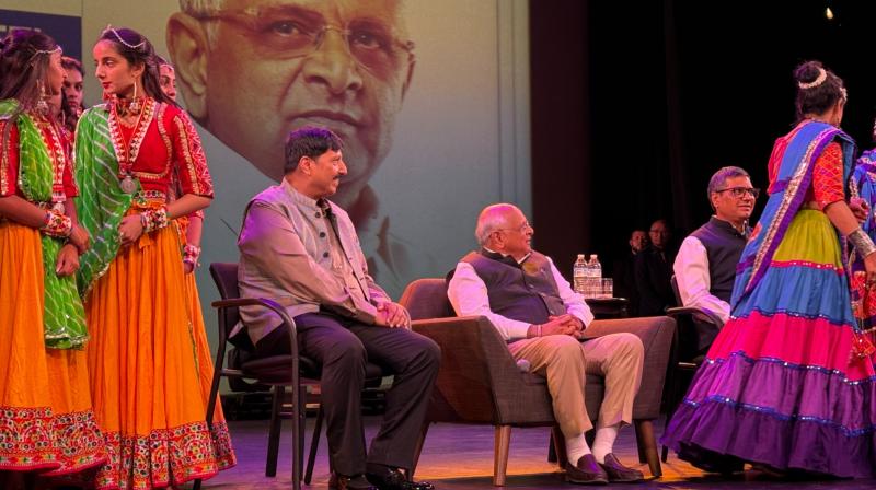 सीएम भूपेंद्र पटेल ने न्यू जर्सी में 'वाइब्रेंट गुजरात' को किया सीएम भूपेंद्र पटेल ने न्यू जर्सी में 'वाइब्रेंट गुजरात' को किया