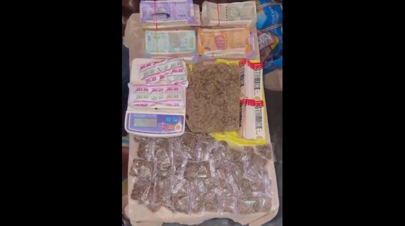 असम के डिब्रूगढ़ में पुलिस की कार्रवाई, 966 ग्राम गांजा के साथ ड्रग्स असम के डिब्रूगढ़ में पुलिस की कार्रवाई, 966 ग्राम गांजा के साथ ड्रग्स