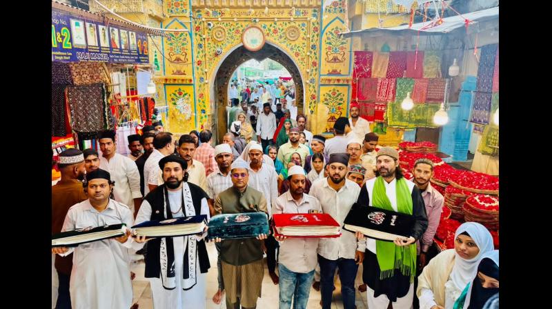 18वें अंतर्राष्ट्रीय सूफी रंग महोत्सव का भव्य आगाज, पहले दिन उमड़ा 50 18वें अंतर्राष्ट्रीय सूफी रंग महोत्सव का भव्य आगाज, पहले दिन उमड़ा 50