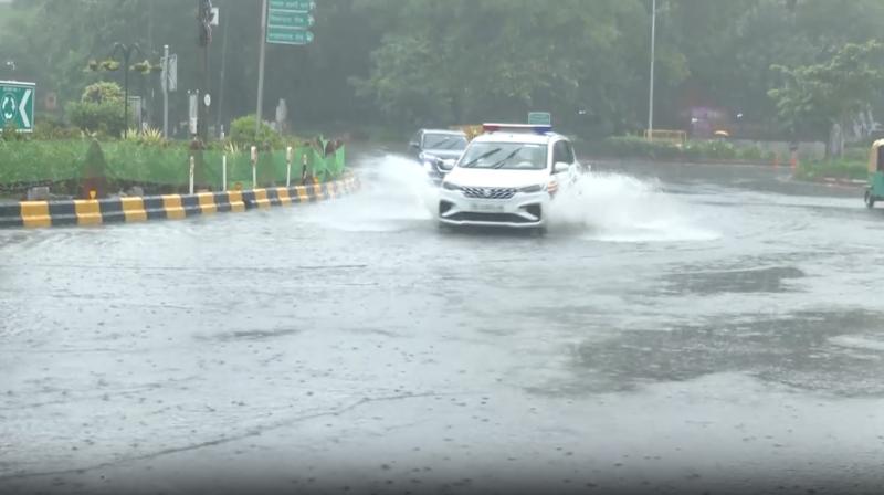 दिल्ली में सुबह से ही झमाझम बारिश; बिजली गिरने, तूफान और भारी वर्षा दिल्ली में सुबह से ही झमाझम बारिश; बिजली गिरने, तूफान और भारी वर्षा