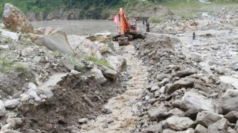 नेपाल में बाढ़ से 17 लोगों की मौत, तमिलनाडु के 57 तीर्थयात्री फंसे नेपाल में बाढ़ से 17 लोगों की मौत, तमिलनाडु के 57 तीर्थयात्री फंसे
