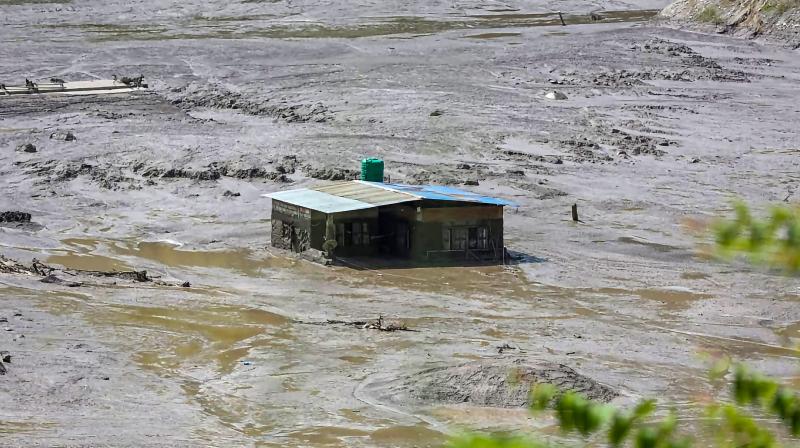 बिहार: नेपाल की बाढ़ का पानी गंडक बैराज पहुंचा, स्थिति सामान्य रहने बिहार: नेपाल की बाढ़ का पानी गंडक बैराज पहुंचा, स्थिति सामान्य रहने