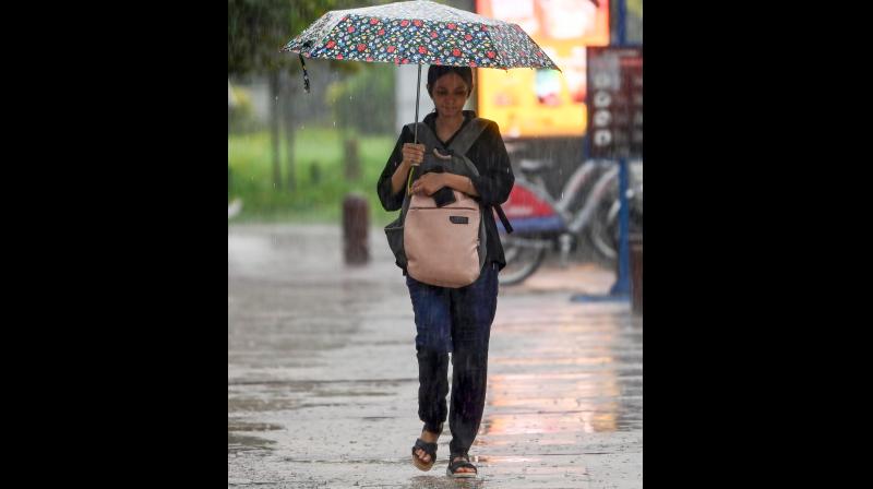 दिल्ली-एनसीआर में हल्की बारिश और आंधी-तूफान की संभावना, बहुत खराब दिल्ली-एनसीआर में हल्की बारिश और आंधी-तूफान की संभावना, बहुत खराब