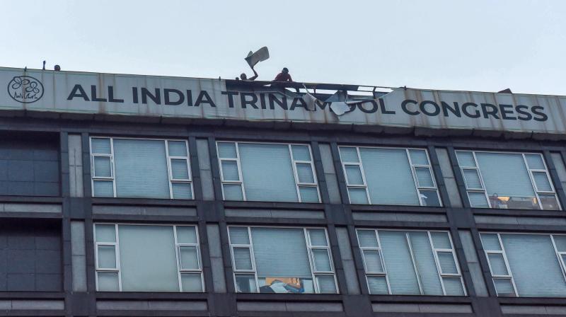 तृणमूल बिलबोर्ड विवाद: ममता बनर्जी के नेतृत्व वाले गुट ने कलकत्ता हाईकोर्ट का किया रुख तृणमूल बिलबोर्ड विवाद: ममता बनर्जी के नेतृत्व वाले गुट ने कलकत्ता हाईकोर्ट का किया रुख