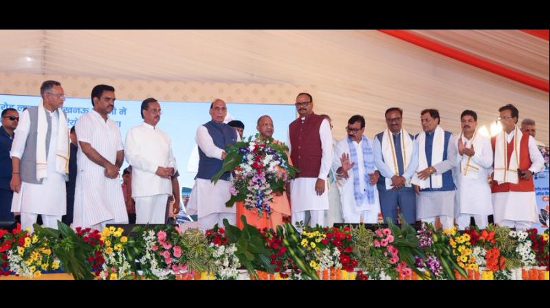 सीएम योगी बोले- लखनऊ छावनी बनेगी ‘मॉडल छावनी', राजधानी में विरासत के सीएम योगी बोले- लखनऊ छावनी बनेगी ‘मॉडल छावनी', राजधानी में विरासत के