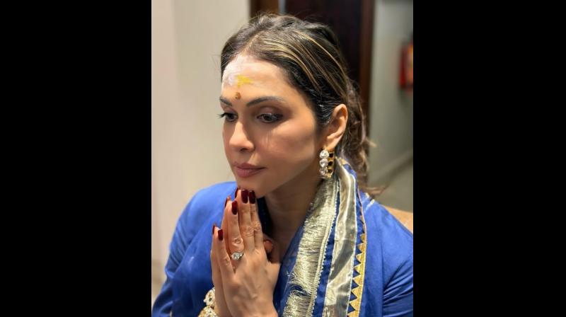 भगवान शिव की भक्ति में लीन हुईं ईशा कोप्पिकर, घर पर रुद्राभिषेक कर भगवान शिव की भक्ति में लीन हुईं ईशा कोप्पिकर, घर पर रुद्राभिषेक कर