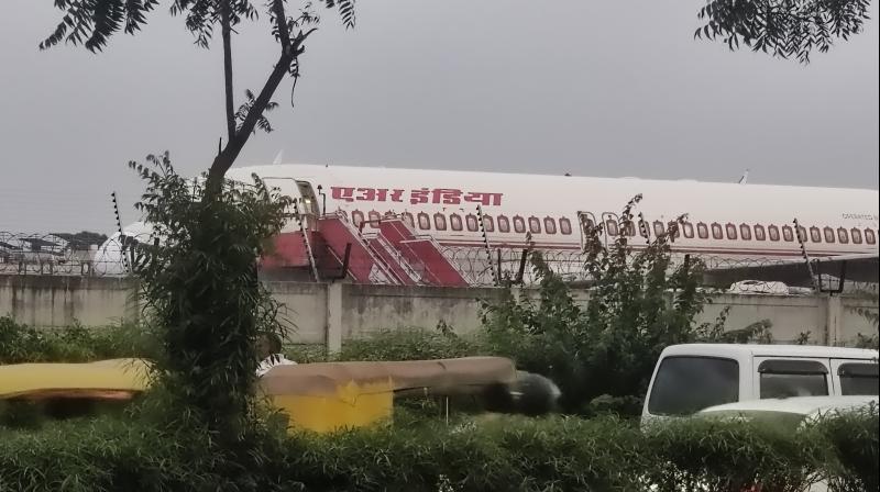 दम्माम-दिल्ली एयर इंडिया एक्सप्रेस उड़ान में बम की धमकी, अहमदाबाद में दम्माम-दिल्ली एयर इंडिया एक्सप्रेस उड़ान में बम की धमकी, अहमदाबाद में