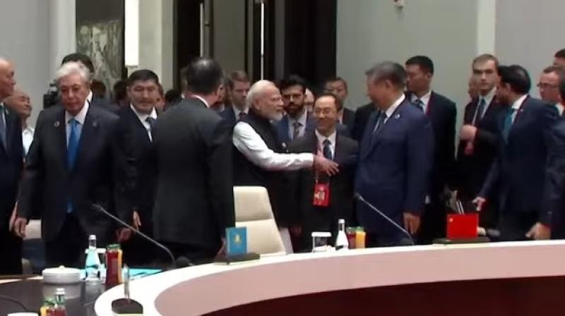 एससीओ शिखर सम्मेलन: बिश्केक में प्रधानमंत्री मोदी ने शी जिनपिंग से की एससीओ शिखर सम्मेलन: बिश्केक में प्रधानमंत्री मोदी ने शी जिनपिंग से की