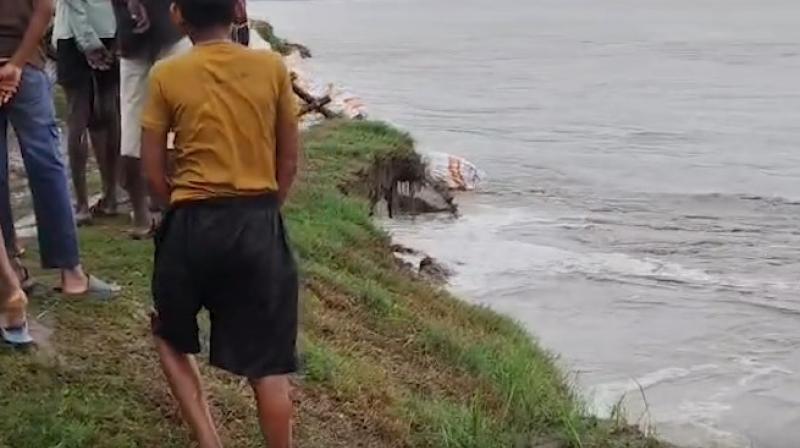 बाराबंकी में घाघरा का कहरः खेतों के बाद अब आशियानों पर कटान का खतरा, बाराबंकी में घाघरा का कहरः खेतों के बाद अब आशियानों पर कटान का खतरा,
