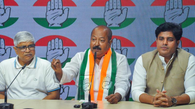 मैं मुसलमान हूं और भाजपा को हराना भी चाहता हूं: आसिम वकार मैं मुसलमान हूं और भाजपा को हराना भी चाहता हूं: आसिम वकार
