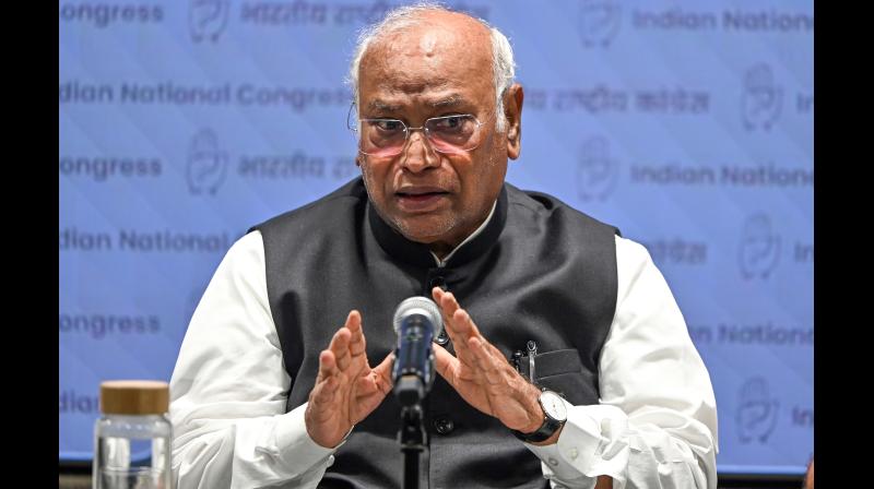 'हल्द्वानी शुद्धीकरण मामले में एफआईआर तक नहीं,' खड़गे ने जेपी नड्डा 'हल्द्वानी शुद्धीकरण मामले में एफआईआर तक नहीं,' खड़गे ने जेपी नड्डा