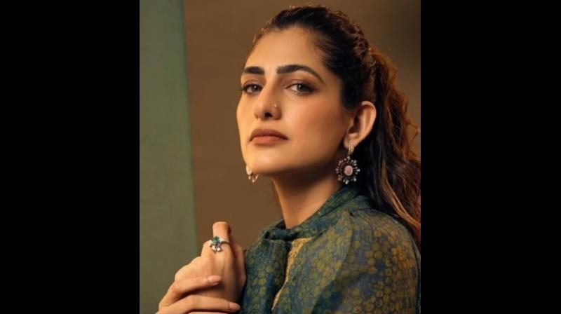 छोटी-छोटी चीजें भी हैं हिम्मत की निशानी, कुब्रा सैत ने फैंस को दिया छोटी-छोटी चीजें भी हैं हिम्मत की निशानी, कुब्रा सैत ने फैंस को दिया