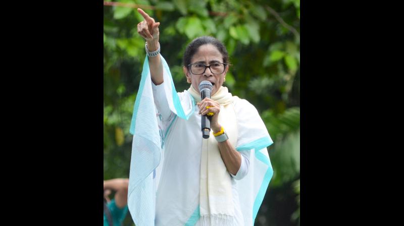 ममता बनर्जी ने दिल्ली में भाजपा नेताओं के घरों के सामने विरोध ममता बनर्जी ने दिल्ली में भाजपा नेताओं के घरों के सामने विरोध