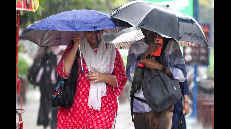 दिल्ली-एनसीआर में बारिश का दौर जारी, ग्रीन जोन में पहुंचा एक्यूआई दिल्ली-एनसीआर में बारिश का दौर जारी, ग्रीन जोन में पहुंचा एक्यूआई