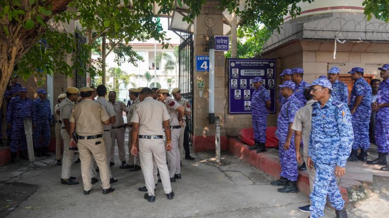दिल्ली हाई कोर्ट ने स्वतंत्र भारद्वाज की 'हेबियस कॉर्पस' याचिका खारिज दिल्ली हाई कोर्ट ने स्वतंत्र भारद्वाज की 'हेबियस कॉर्पस' याचिका खारिज