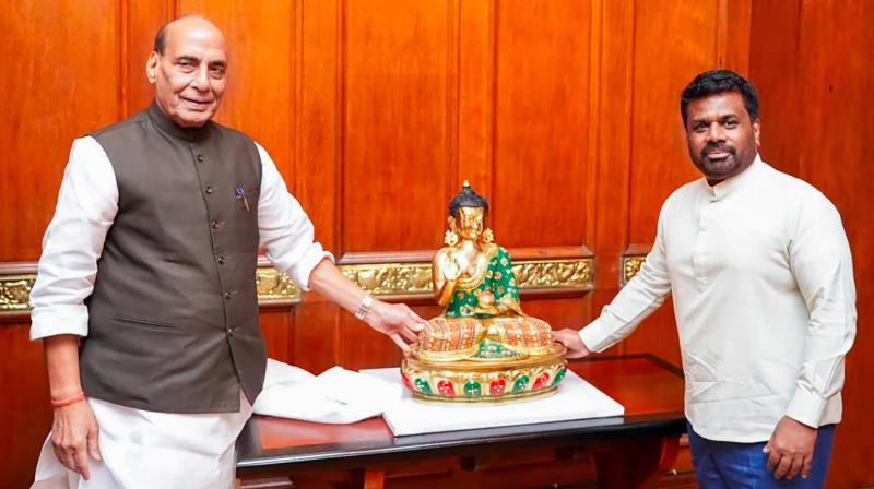 राजनाथ सिंह ने श्रीलंका के राष्ट्रपति से की मुलाकात, पीएम मोदी की ओर राजनाथ सिंह ने श्रीलंका के राष्ट्रपति से की मुलाकात, पीएम मोदी की ओर
