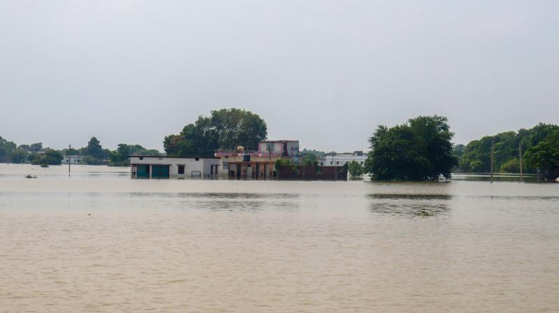 बिहार में नदियों के जलस्तर में गिरावट, गंगा समेत कई नदियां अब भी कई बिहार में नदियों के जलस्तर में गिरावट, गंगा समेत कई नदियां अब भी कई