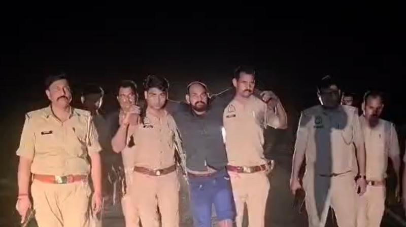 उत्तर प्रदेश: इटावा पुलिस ने मुठभेड़ के बाद एक हिस्ट्रीशीटर को किया उत्तर प्रदेश: इटावा पुलिस ने मुठभेड़ के बाद एक हिस्ट्रीशीटर को किया