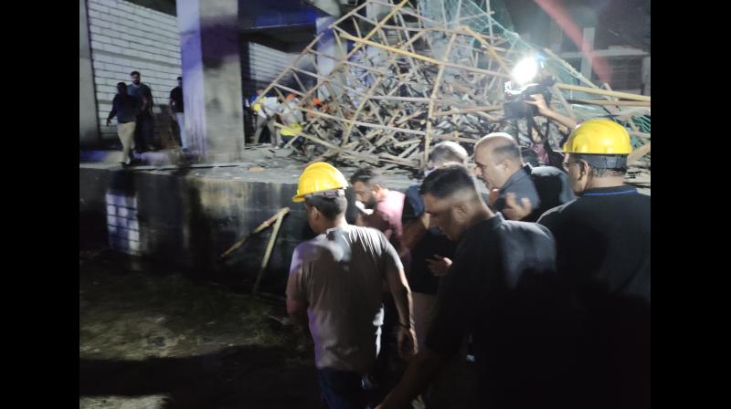 गांधीनगर में निर्माणाधीन साइट पर स्लैब गिरने के बाद अमित शाह ने की गांधीनगर में निर्माणाधीन साइट पर स्लैब गिरने के बाद अमित शाह ने की