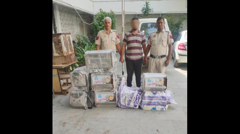 दिल्लीः लोन चुकाने के लिए गोदाम से चुराई 8 कॉफी मशीनें, पुलिस ने दिल्लीः लोन चुकाने के लिए गोदाम से चुराई 8 कॉफी मशीनें, पुलिस ने