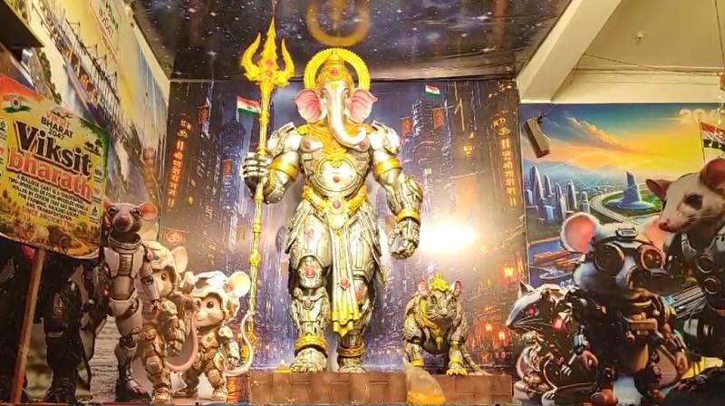 हैदराबाद में विकसित भारत 2047' थीम पर भगवान गणेश की मूर्ति स्थापित हैदराबाद में विकसित भारत 2047' थीम पर भगवान गणेश की मूर्ति स्थापित