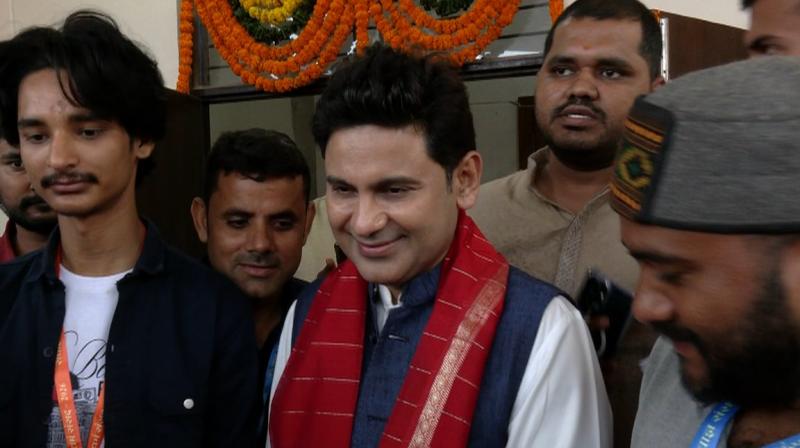 'वंदे मातरम्' विवाद पर भड़के मनोज मुंतशिर, बोले- ऐसी हरकतों से बाज 'वंदे मातरम्' विवाद पर भड़के मनोज मुंतशिर, बोले- ऐसी हरकतों से बाज