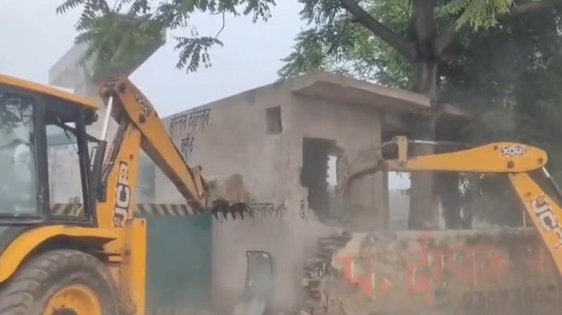 कानपुर में सरकारी जमीन पर कथित कब्जे पर केडीए का बुलडोजर, बाउंड्री कानपुर में सरकारी जमीन पर कथित कब्जे पर केडीए का बुलडोजर, बाउंड्री