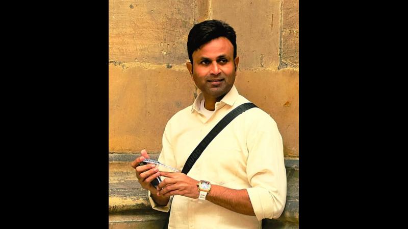 ऑस्कर में 'गोंधल' की एंट्री पर डायरेक्टर संतोष दावखर बोले, पता नहीं ऑस्कर में 'गोंधल' की एंट्री पर डायरेक्टर संतोष दावखर बोले, पता नहीं