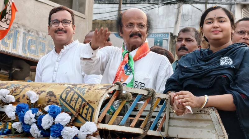 ममता बनर्जी को झटका, नंदीग्राम के बाद रेजीनगर से उम्मीदवार रबीउल आलम ममता बनर्जी को झटका, नंदीग्राम के बाद रेजीनगर से उम्मीदवार रबीउल आलम