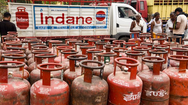 एक अक्टूबर से सब्सिडी वाले एलपीजी सिलेंडर के लिए आधार प्रमाणीकरण एक अक्टूबर से सब्सिडी वाले एलपीजी सिलेंडर के लिए आधार प्रमाणीकरण
