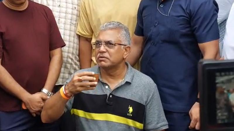 बंगाल: मंत्री दिलीप घोष का ममता बनर्जी पर हमला, कहा- 'वे खुद ही खो बंगाल: मंत्री दिलीप घोष का ममता बनर्जी पर हमला, कहा- 'वे खुद ही खो