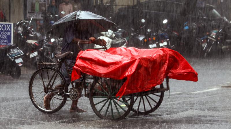 तमिलनाडु के 21 जिलों में भारी बारिश और चेन्नई में आंधी आने की संभावना तमिलनाडु के 21 जिलों में भारी बारिश और चेन्नई में आंधी आने की संभावना