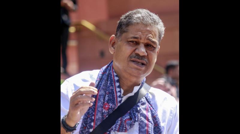 जबरन वसूली मामले में बंगाल सीआईडी के सामने पेश हुए टीएमसी सांसद जबरन वसूली मामले में बंगाल सीआईडी के सामने पेश हुए टीएमसी सांसद