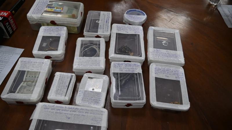 पुलिस ने चोरी का किया खुलासा, नाबालिग के कब्जे से 16 लाख के आभूषण और पुलिस ने चोरी का किया खुलासा, नाबालिग के कब्जे से 16 लाख के आभूषण और