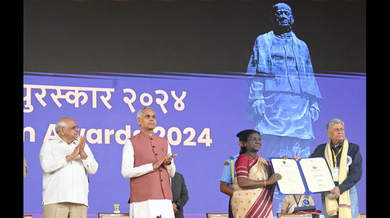 फिल्मों में भारतीयों के सपने, परम्पराएं, संघर्ष और भविष्य की फिल्मों में भारतीयों के सपने, परम्पराएं, संघर्ष और भविष्य की