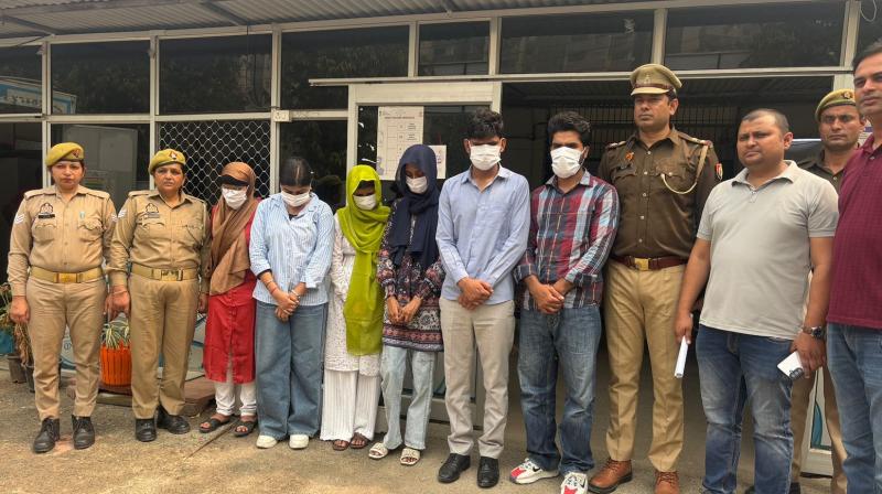 नोएडा में फर्जी जॉब रैकेट का भंडाफोड़, 4 महिलाओं समेत 6 आरोपी गिरफ्तार नोएडा में फर्जी जॉब रैकेट का भंडाफोड़, 4 महिलाओं समेत 6 आरोपी गिरफ्तार